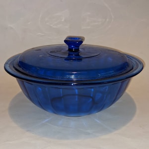 Pyrex bowl 2024 with glass lid