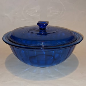 Pyrex, 2-1/2 Quart #325, Pyrex Originals, Cobalt Blue Glass Mixing Bowl, Swirl pattern and a Cobalt Blue Glass lid