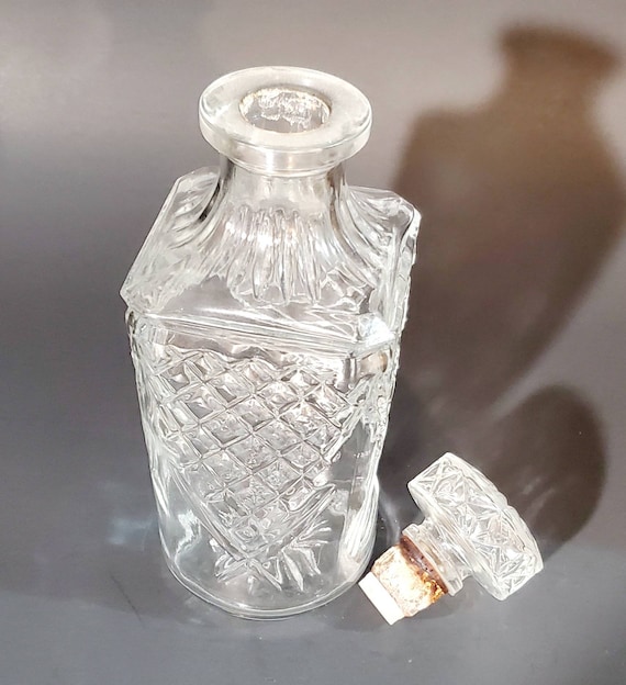 Liquor Decanter, 1980s Drambuie Decanter, Cut Glass - Etsy Hong Kong