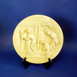 Collectable Plate, Limited Edition Rigoletto Grand Opera Sculptured Alabaster Plate by sculptor Gino Ruggeri, Italy.