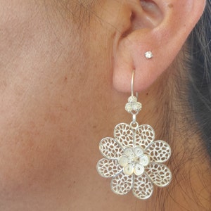 Handcrafted .950 Silver Filigree Earrings: Peruvian Flower Design