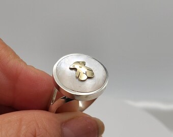 Handcrafted Mother of Pearl Ring: .950 Silver & Yellow Gold