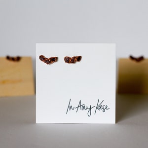 Boucles d'oreilles en rubis naturel - Boucles d'oreilles en rubis - Boucles d'oreilles électroformées - Clous d'oreilles - Boucles d'oreilles minimalistes - Pierre de naissance de juillet