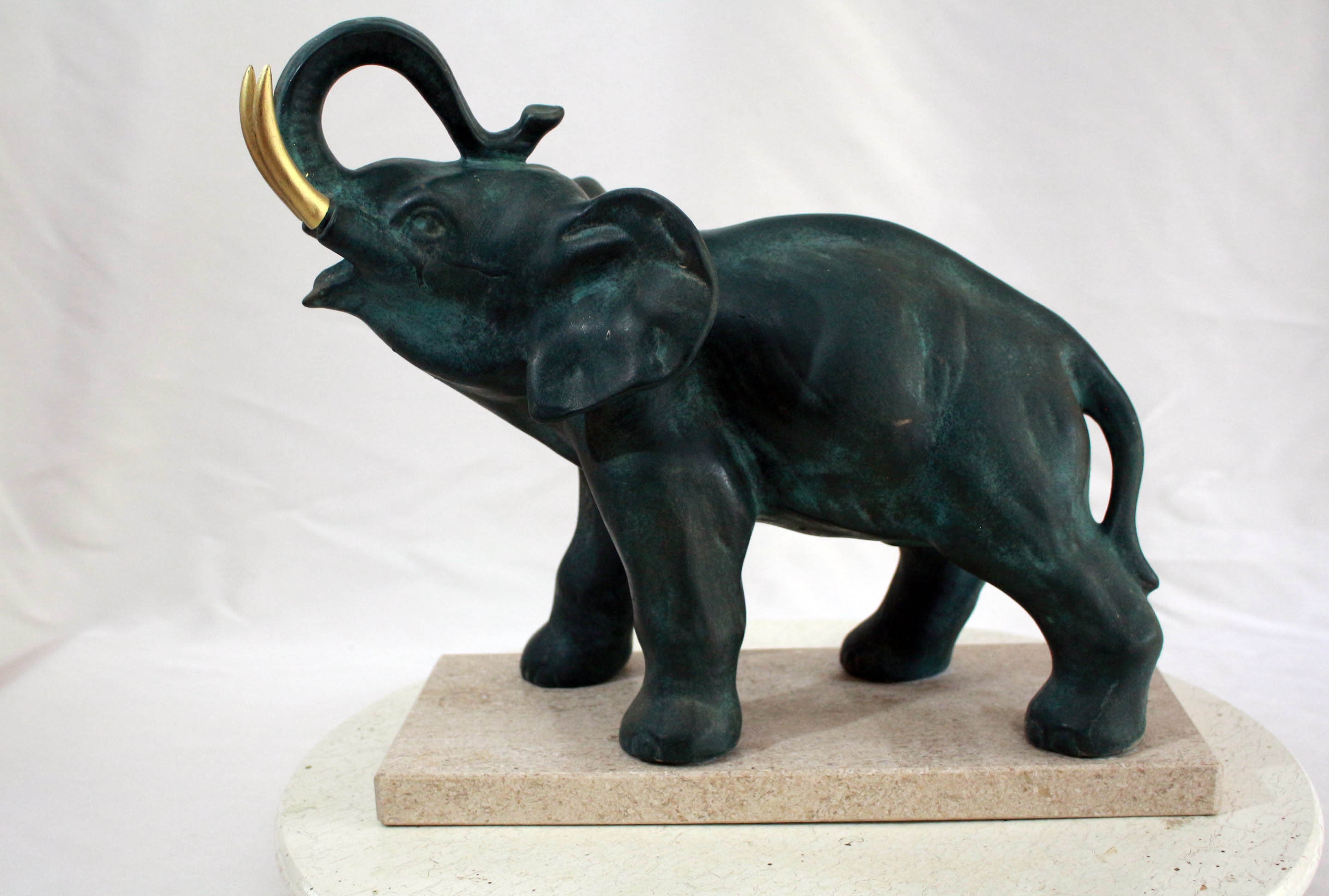 大理石の台座に置かれた美しい象の彫刻 - Etsy 日本