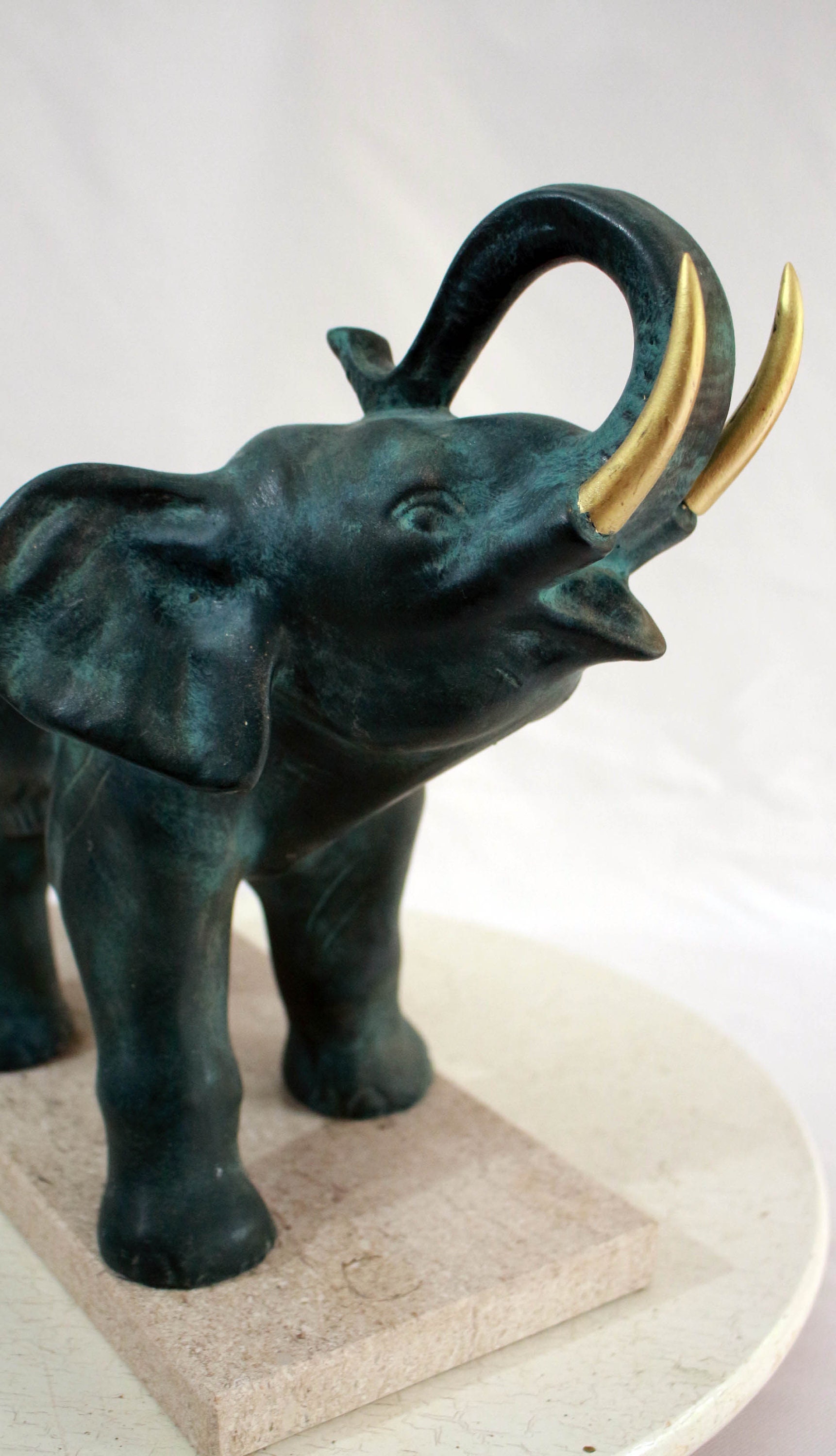 大理石の台座に置かれた象の装飾彫刻 - Etsy 日本