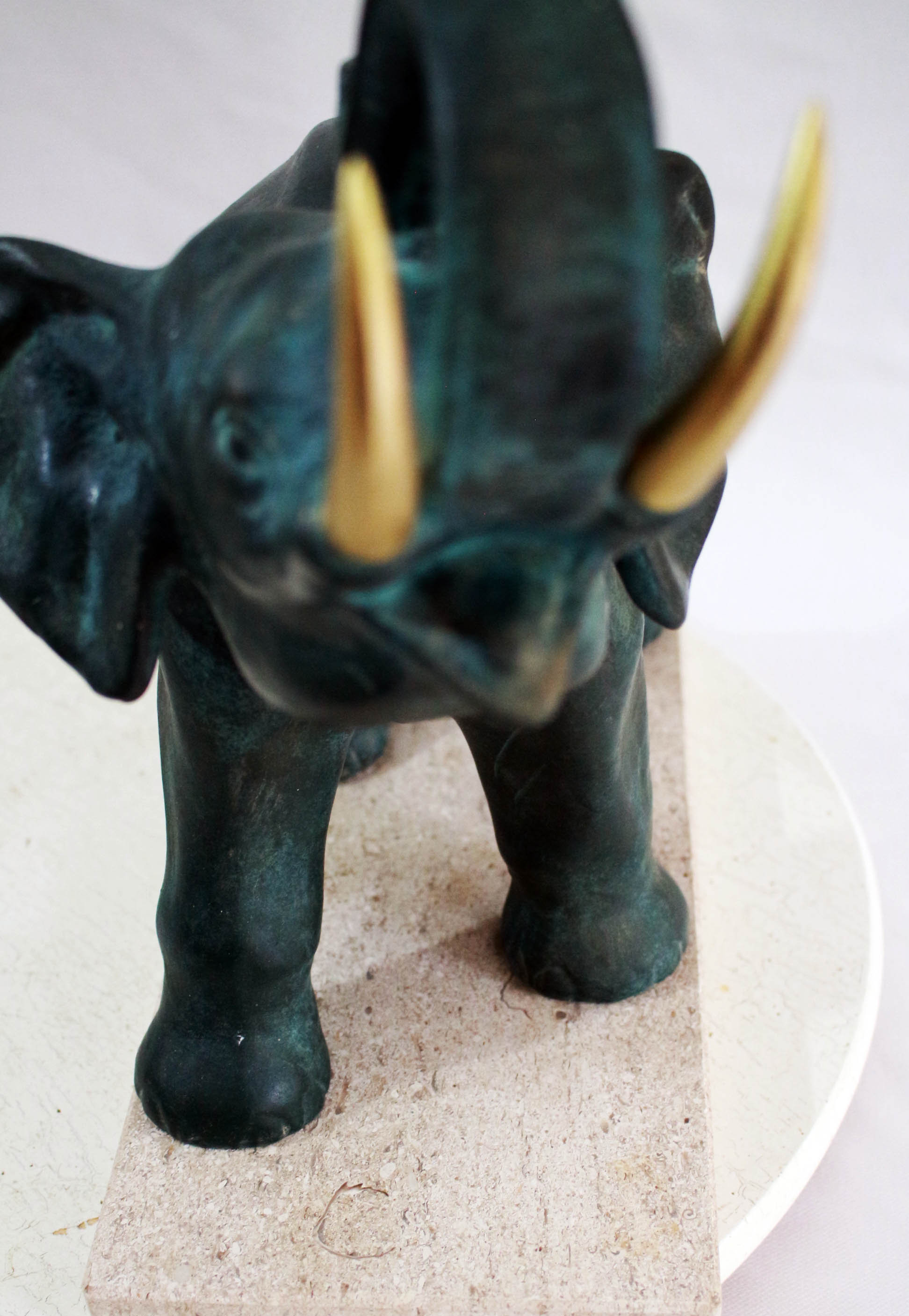 大理石の台座に置かれた象の装飾彫刻 - Etsy 日本