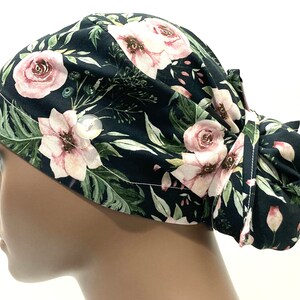 ユニークな花柄のルーズまたはポニーテールのスクラブキャップ、ボタン付き、ロングヘア用、コードロック、医療用キャップ、外科用スクラブキャップ、看護師用ボンネット、歯科看護師