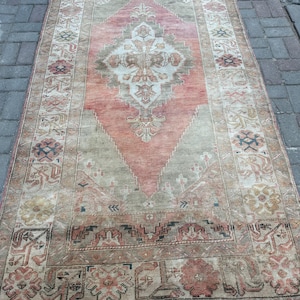 トルコ絨毯、4'3" x 8'1" ft、130 x 245 cm、アナトリア絨毯、ミッドラグ、送料無料、ハンドメイドヴィンテージ絨毯、ウール絨毯、カッパドキア絨毯、#AN97