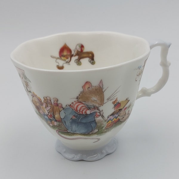 Royal Doulton "The Birthday" teacup - Jill Barklem 1987 - Made in England