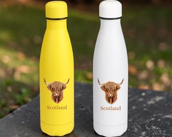 Borraccia termica da 500 ml con scritta "Highland Cow & Scotland" (mucca delle Highlands e testo "Scozia"), disponibile in 14 colori (stampa UV).