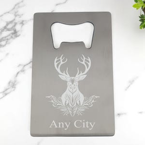 Ouvre-bouteille personnalisé gravé avec porte-monnaie en forme de cerf, argent brossé/noir mat, cadeau parfait pour la maison, bar, anniversaire de mariage, Écosse