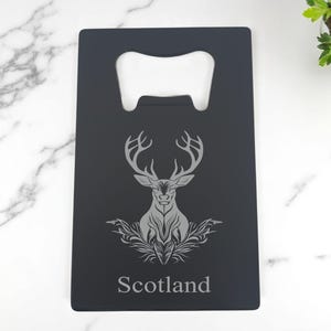 Ouvre-bouteille gravé en forme de cerf avec carte de crédit, argent brossé/noir mat, cadeau parfait pour la maison, bar, anniversaire de mariage, Écosse