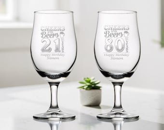 パーソナライズされた刻印入りバースデーデザインステム付きパイントビールグラス 20オンス (57cl) 18 21 30 40 50 60 70 80 90