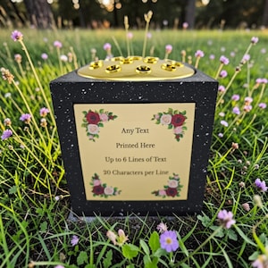 Puede incluir: Un juego de tres tazas de cerámica con un acabado moteado y mate. Las tazas son en tonos crema, gris claro y gris oscuro. Cada taza tiene un diseño simple y minimalista, ideal para café o té.