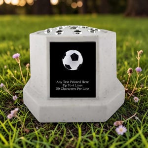 Personligt tryckt fotbollsdesign svart eller vit steneffekt åttkantig minnesros skål gravmarkör blomkruka vas (UV-TRYCKT)