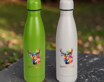 Borraccia termica da 500 ml con stampa colorata di cervo e scritta Scozia, disponibile in 14 colori (stampa UV).