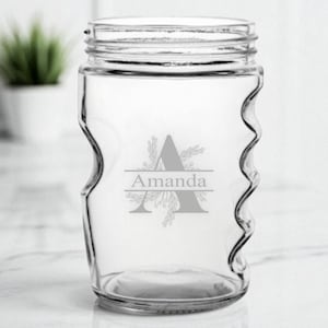 Personlig graverad valfri initial i glasburk med grepp 51 cl. Perfekt för födelsedag, bröllopsdag