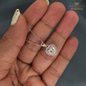 Colgante de halo de moissanita en forma de corazón de 1,25 quilates: collar de oro blanco de 14 k