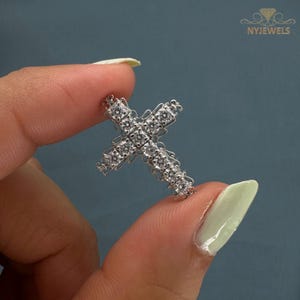 Pendentif croix en moissanite taille ronde 1,10 carat, pendentif de mariage en or blanc massif 14 carats, collier diamant fait main, cadeau d&#39;anniversaire personnalisé