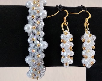Beaded bracelet 6.85'' and earrings set in white and gold