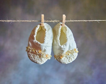 Veterbabyslofjes, babydoopschoenen, doopschoenen baby, witte babyslofjes, ivoorkleurige babyslofjes, loopschoenen baby, babyslofjes, babyslofjes