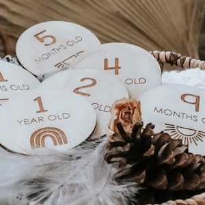 Wooden Baby Milestone Cards, Rainbow Milestone Cards, Gender Neutral Baby Milestone, Monthly Milestone Cards, Laser Engraved Milestone Cards