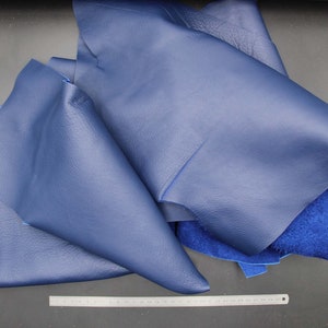 1 kg of navy blue nappa calfskin scraps with natural grain