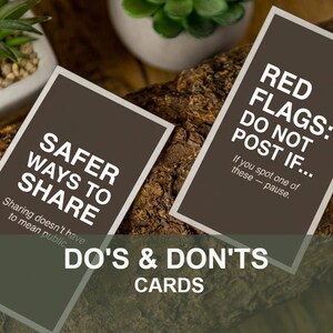 Puede incluir: Tarjetas con texto: "SAFER WAYS TO SHARE" y "RED FLAGS: DO NOT POST IF...". Las tarjetas son marrones con texto blanco. La frase "DO'S & DON'TS CARDS" está en la parte inferior. El fondo es una superficie de madera.