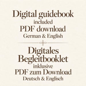 以下が含まれることがあります： ドイツ語と英語でダウンロード可能なPDF形式のデジタルガイドブック。テキストには「Digital guidebook included PDF download German & English」および「Digitales Begleitbooklet inklusive PDF zum Download Deutsch & Englisch」と記載されています。