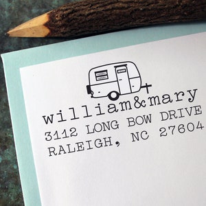 Boler Scamp Camper Adresse de retour Timbre - Remorque vintage - Cadeau personnalisé - Pendaison de crémaillère - Mariage - Date de sauvegarde - Personnalisé - Auto-encrage