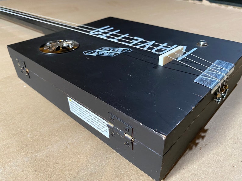 Cigar Box Guitar Black Navetta image 8