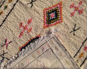 Traditional moroccan rug, Pink & white rug, Morrocan rug, Rugs for living room, Bohemian pink rug, Berber rug, Teppiche, Azilal moroccan rug