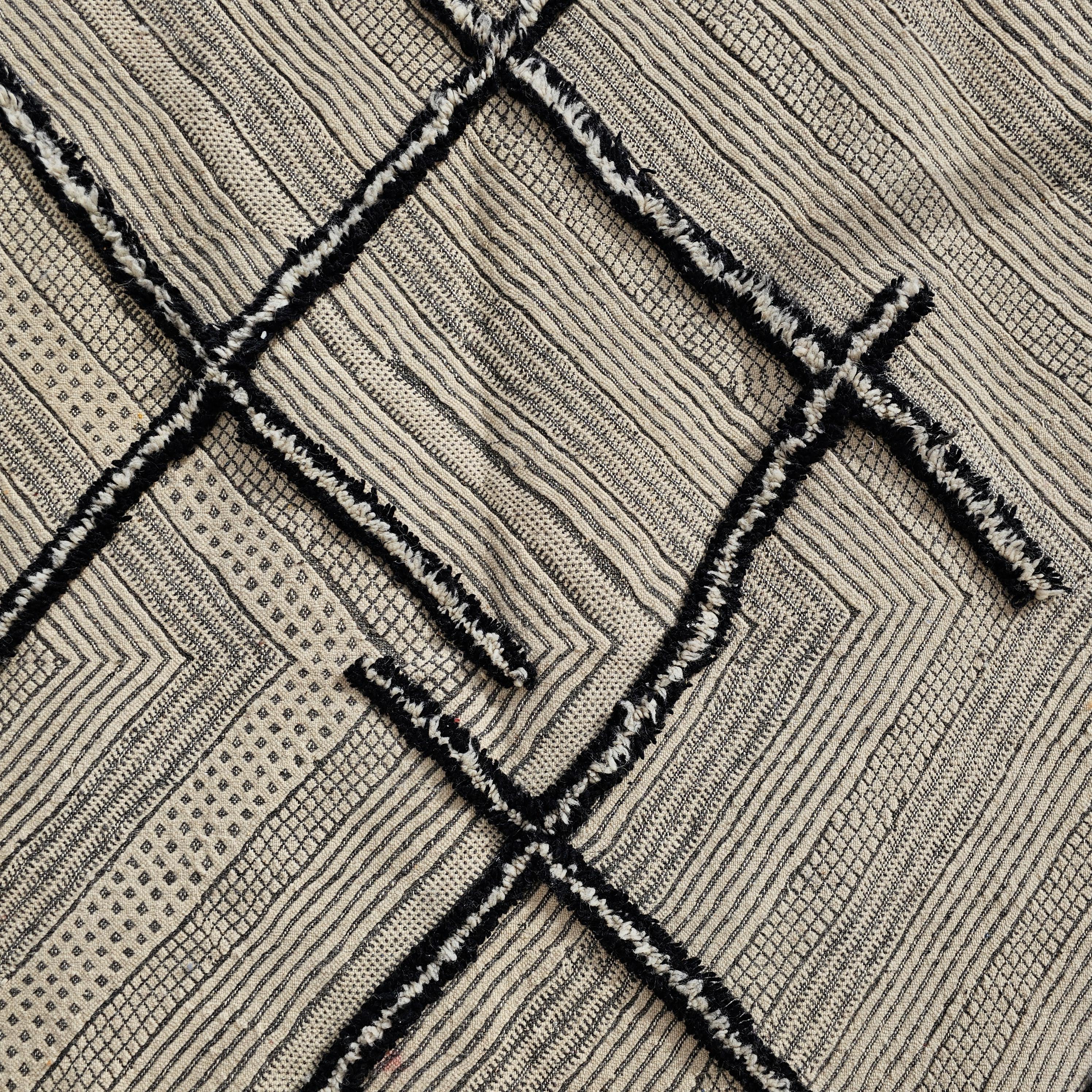 Clh Rug Handwoven Moroccan Zanafi Rug: Black, Cream & Beige Wool, Tribal Design ...