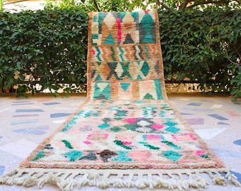 Impresionante alfombra marroquí hecha a mano: colores vibrantes y diseños geométricos