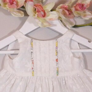 Festliches Baby-Mädchen-Outfit: Englische Stickerei und Liberty-Print Bild 7