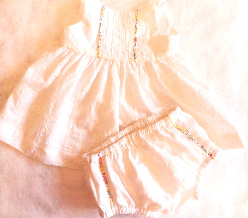 Festliches Baby-Mädchen-Outfit: Englische Stickerei und Liberty-Print Bild 10