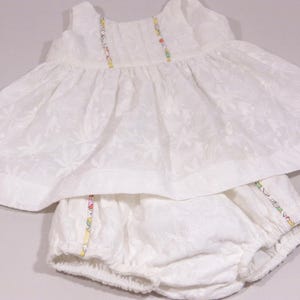 Festliches Baby-Mädchen-Outfit: Englische Stickerei und Liberty-Print Bild 5
