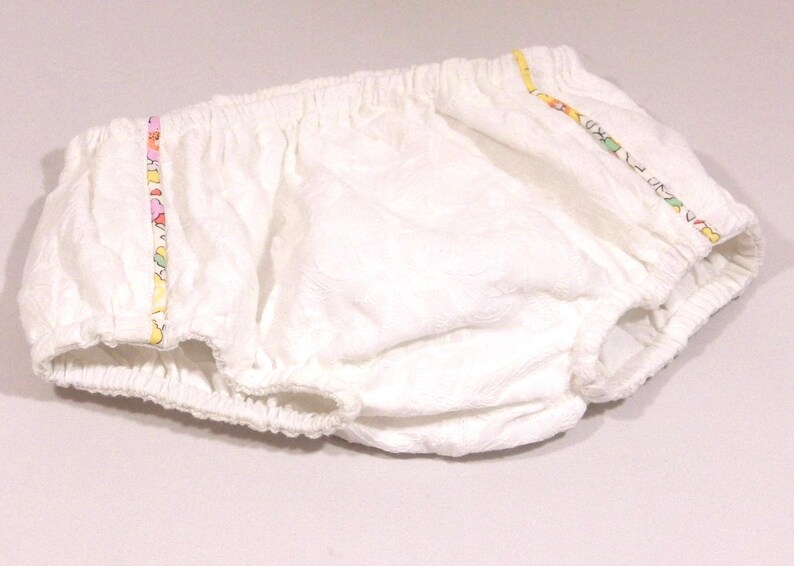 Festliches Baby-Mädchen-Outfit: Englische Stickerei und Liberty-Print Bild 6