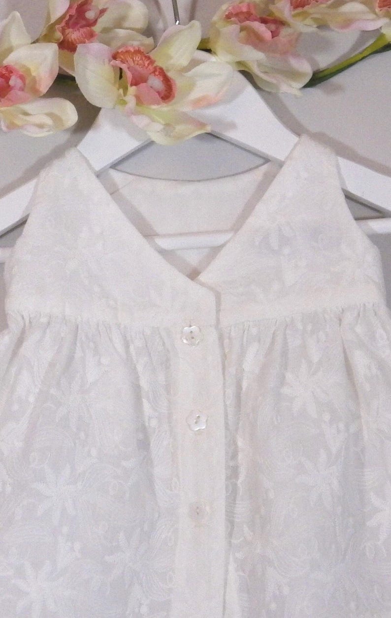 Festliches Baby-Mädchen-Outfit: Englische Stickerei und Liberty-Print Bild 8