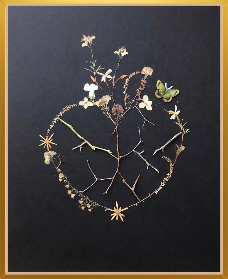 Broken Heart Handmade Pressed Flower Art 16x 20 Bel Art Unique Pour La Maison ou Cadeau Toute Occass