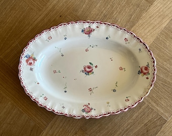 French Antique 18th Century Marseille Pompadour Oval Plate with Small Flower Painting 29x20cm