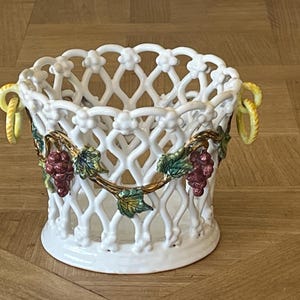 French Vintage Malicorne Kiln Emile Tessier White Glaze Colored Painted Panier Corbeil Height 14.3cm France Antique