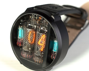 Montre NIWA Nixie. Tubes IN-16. Boîtier noir en titane. Montre-bracelet. Cadeau pour lui.