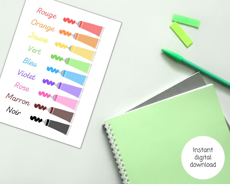 Puede incluir: Una hoja de trabajo imprimible con las palabras francesas para los colores, 'Rouge', 'Orange', 'Jaune', 'Vert', 'Bleu', 'Violet', 'Rose', 'Marron' y 'Noir', con un tubo de pintura de cada color al lado de la palabra.