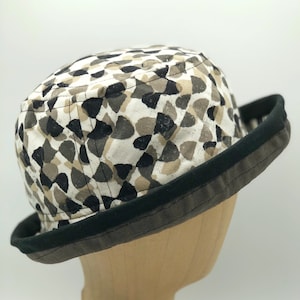 Black and tan bucket hat