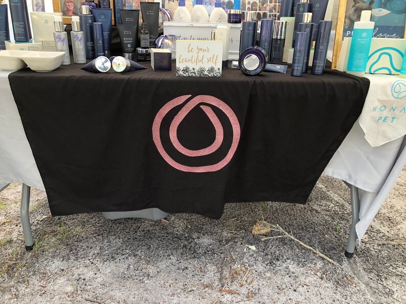 Monat table runner