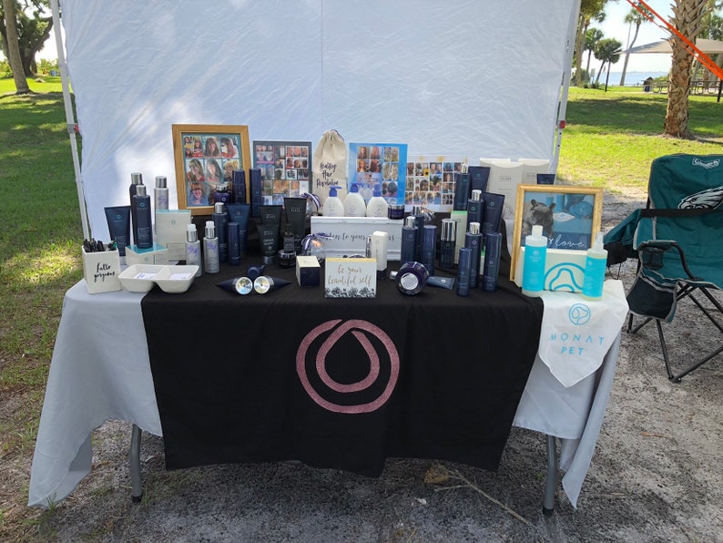 Monat table runner