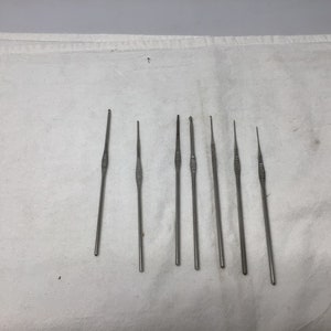 Crochet Hooks Set of 7 Different Sizes. (C3)