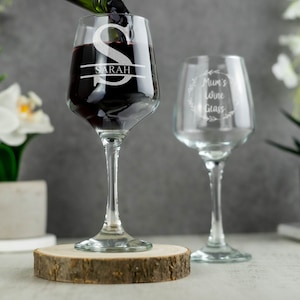 Verre à vin rouge moderne gravé personnalisé N&#39;importe quel texte et votre propre message Verre personnalisé de haute qualité N&#39;importe quel message N&#39;importe quel nom, anniversaire