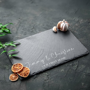 Gepersonaliseerde leistenen placemat, gegraveerde stenen serveerplank, kaasplank, gepersonaliseerde snijplank, servies